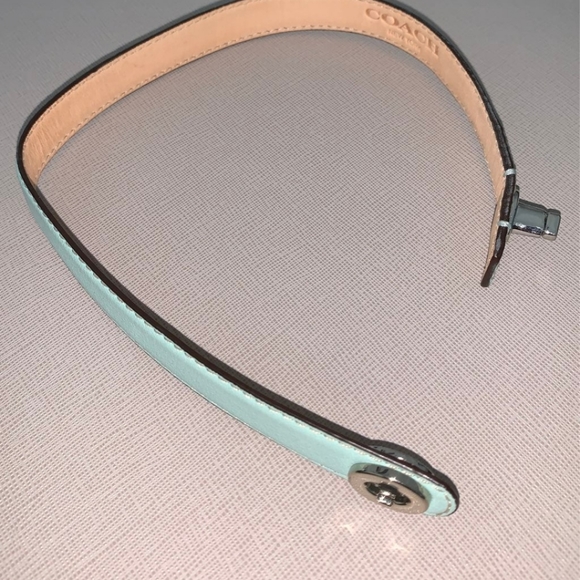 BEAUTIFUL COACH LIGHT EGGSHELL BLUE WRAP 💙 BRACELET - Picture 3 of 3